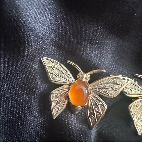 Three Tiger’s Eye and Orange Colored Butterfly Brooches Gold Tone Textured 1.5" - Picture 4 of 5